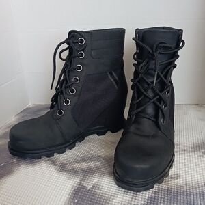 Sorel women's 8.5/ 39.5 Joan of Arctic III Lexie laceup black wedge boot